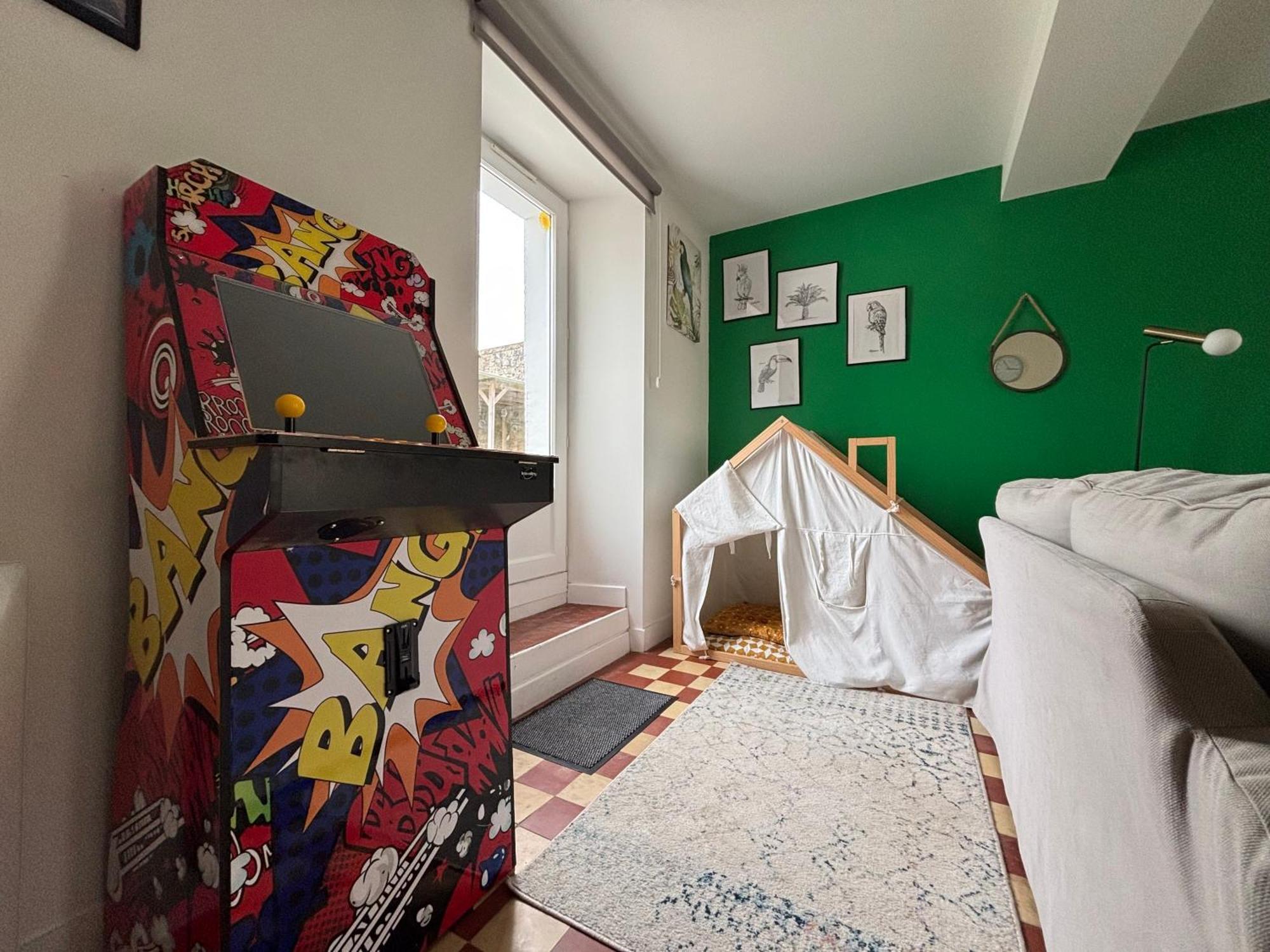 Le So Wild, Maison Avec Jardin Clos, Terrasse Amenagee, 5 Mn A Pied Commerce, Terrain De Tennis, A 800 M De La Plage D'Omaha Beach Jeux Arcade, Jouets, Materiel Jeunes Enfants Enfants, Table Ping-Pong Vierville-sur-Mer Exterior foto